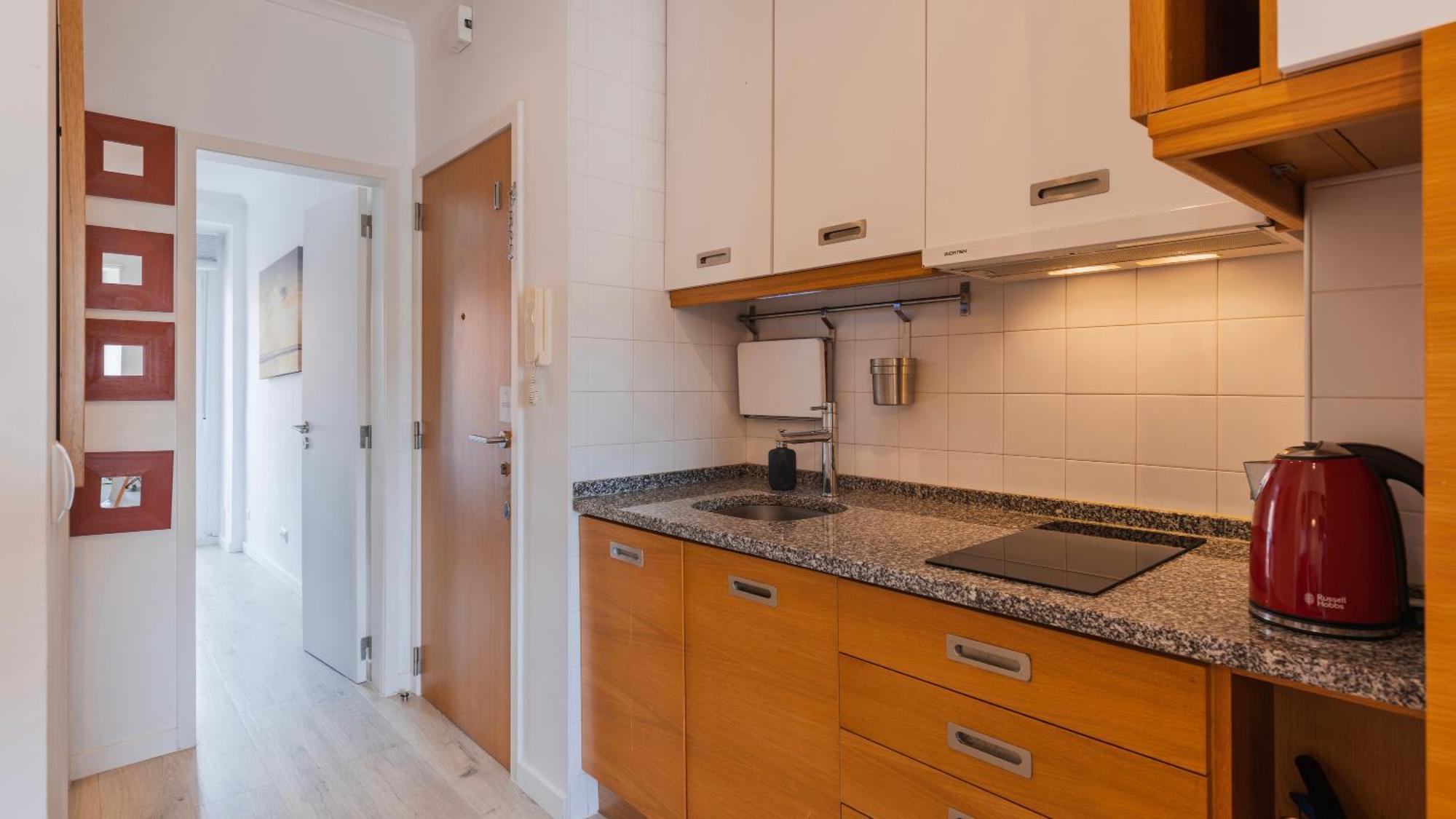 Sunny Design Apt In Praca Das Flores By Lovelystay ลิสบอน ภายนอก รูปภาพ