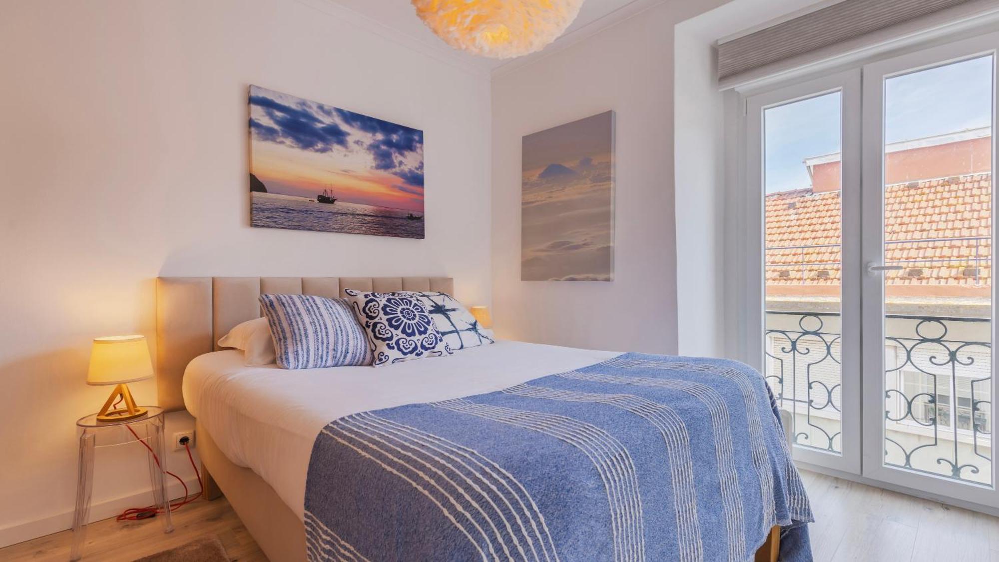 Sunny Design Apt In Praca Das Flores By Lovelystay ลิสบอน ภายนอก รูปภาพ