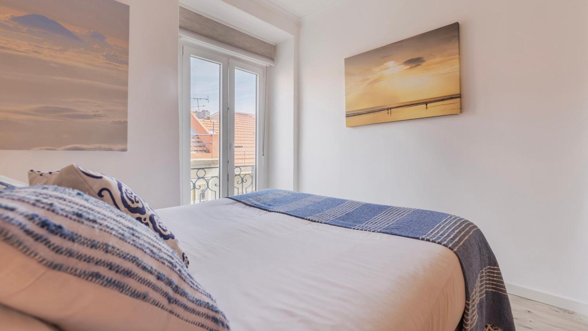 Sunny Design Apt In Praca Das Flores By Lovelystay ลิสบอน ภายนอก รูปภาพ