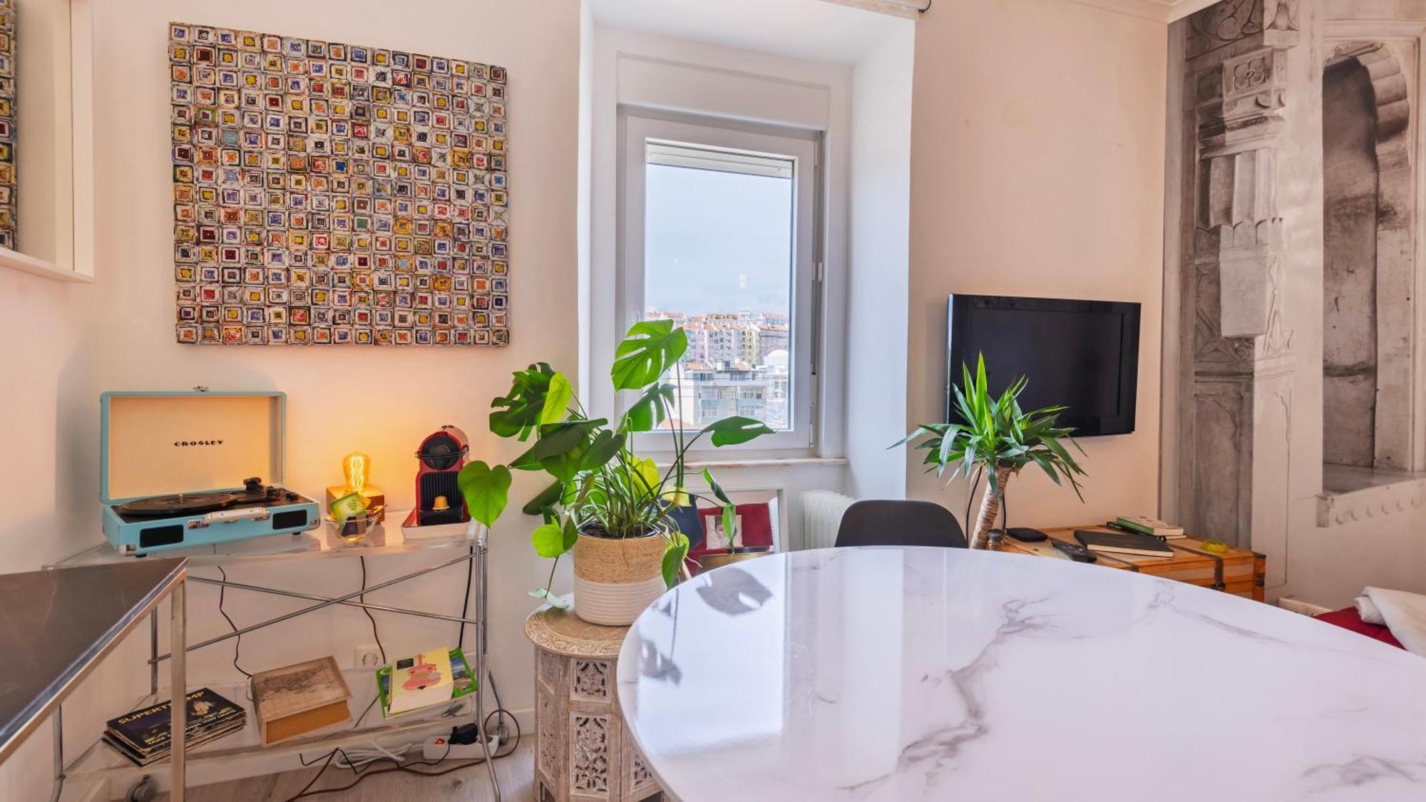 Sunny Design Apt In Praca Das Flores By Lovelystay ลิสบอน ภายนอก รูปภาพ