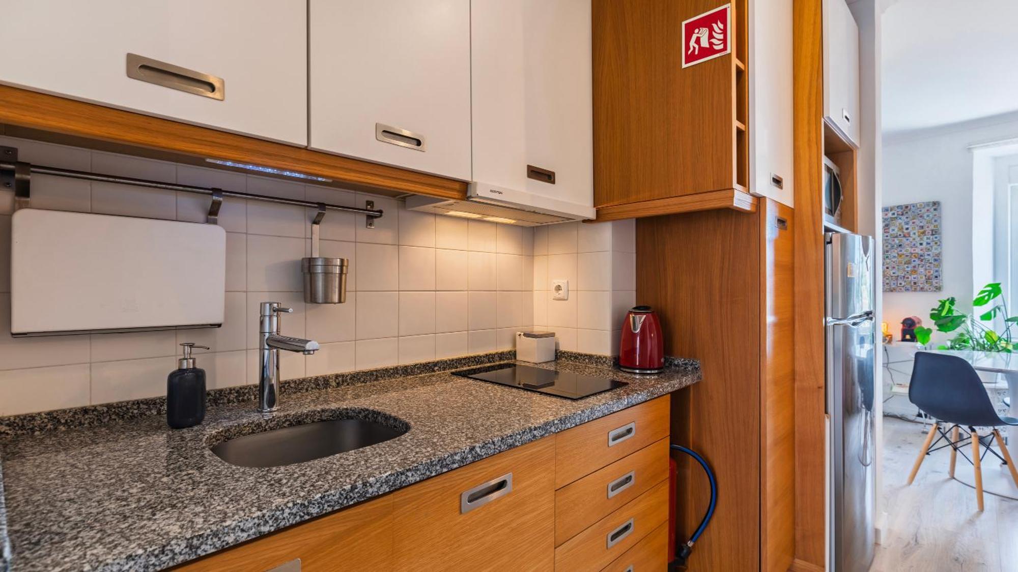 Sunny Design Apt In Praca Das Flores By Lovelystay ลิสบอน ภายนอก รูปภาพ