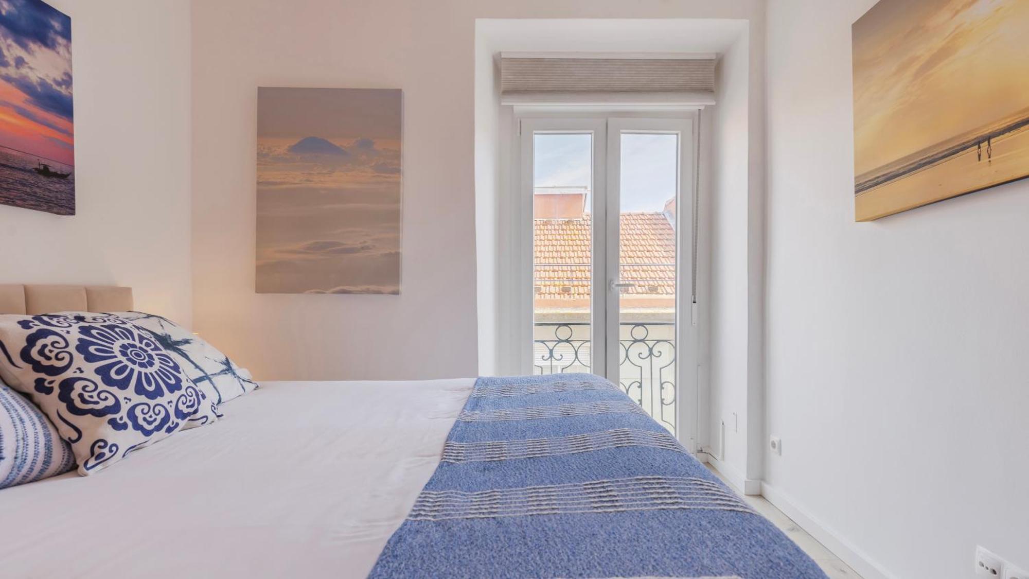 Sunny Design Apt In Praca Das Flores By Lovelystay ลิสบอน ภายนอก รูปภาพ